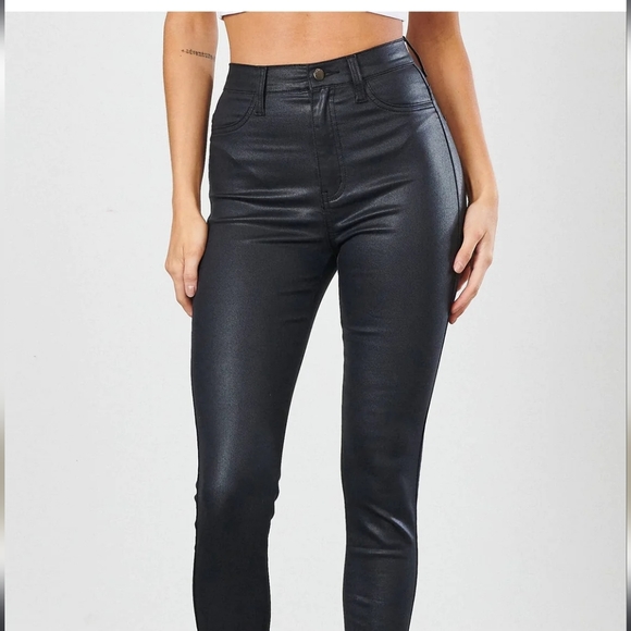 Vibrant Miu Wardrobe Essential Coated Black Skinny Jeans - Picture 2 of 12